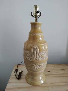 lot 139 image: Vintage Table Lamp
