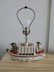 lot 142 image: Vintage Asian Style Table Lamp