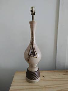 lot 143 image: Vintage Table Lamp
