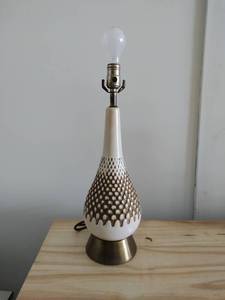 lot 144 image: Vintage Table Lamp