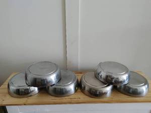 lot 149 image: Six Ford Hub Caps