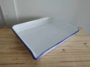 lot 152 image: Vintage Enamel Pan