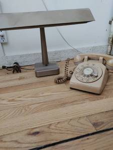 lot 181 image: Vintage Office Lot