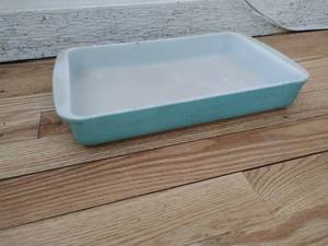 lot 185 image: Vintage Pyrex Baking Pan