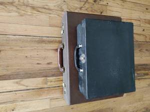 lot 199 image: Vintage Briefcase And Hat Box