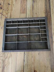 lot 213 image: Vintage Wood Wall Hanging Display Box