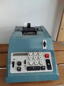 lot 227 image: Aolivetti Counting Machine