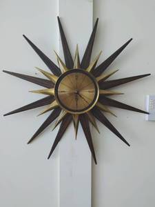 lot 16 image: Vintage Starburst Clock