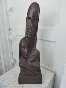 lot 25 image: Large Family Embrace Figurine