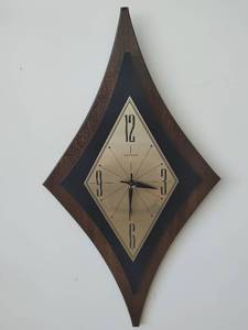 lot 27 image: Vintage Mid Century Waltham Wall Clock
