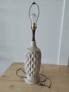 lot 34 image: Vintage Table Lamp by Leviton