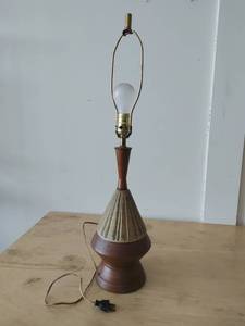 lot 36 image: Vintage Table Lamp