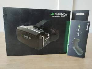 lot 18 image: VR Shinecon Virtual Reality Glasses with Astoria VR Wireless Remote Control