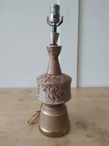 lot 44 image: Vintage Table Lamp