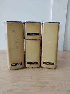lot 51 image: Set of Four Vintage Canisters by Lincoln Beauty Ware