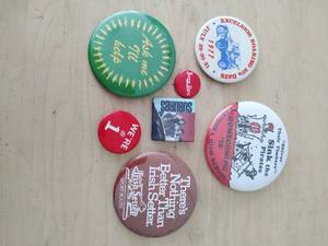 lot 63 image: Collection of Vintage Buttons