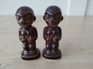 lot 64 image: Salt and Pepper Shaker Set