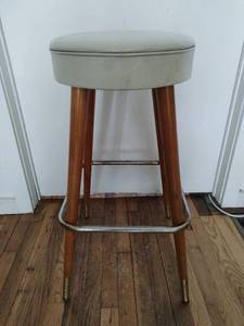 lot 72 image: Vintage Thonet Style Stool