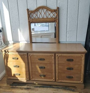 lot 20 image: Vintage Dresser with Mirror