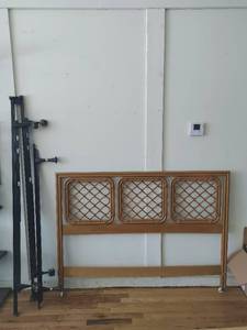 lot 22 image: Vintage Headboard & Footrails