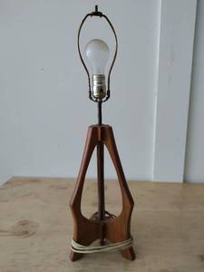 lot 103 image: Vintage MCM Wood Base Table Lamp