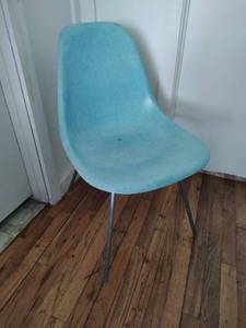 lot 14 image: Vintage Herman Miller Shell Chair