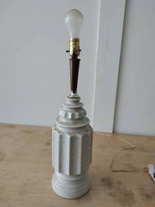 lot 104 image: Vintage Table Lamp