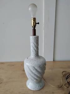 lot 107 image: Vintage Table Lamp