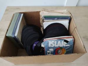 lot 117 image: Collection of Vintage 45 Records