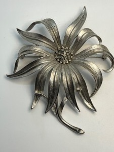 Vintage Oscar De La Renta Floral Brooch