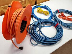 lot 73 image: Contractors Electric Extension Cords