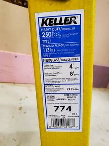 lot 14 image: Keller 4ft Fiberglass Step Ladder