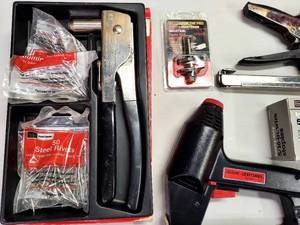 lot 41 image: Assorted Staple Tools Lot