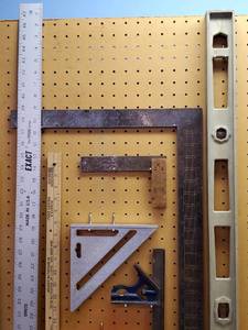 lot 46 image: Variety of Carpenters Measuring Tools