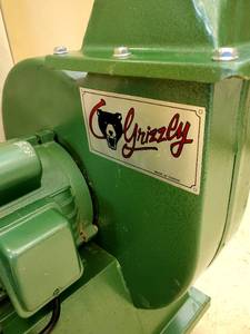 lot 17 image: Grizzly Woodworking Dust Collector
