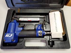 lot 52 image: Campbell Hausfeld Pneumatic 14 18 Gauge Crown Stapler