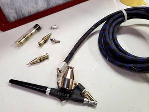 lot 68 image: Air Brush  Air Compressor   Paint Fumes Collection Lot