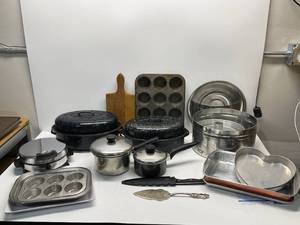 Large Lot of Kitchen Cookware