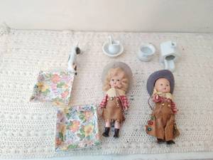 Dolls & Dcor