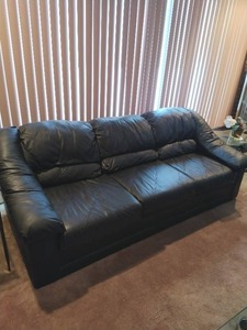 lot 26 image: Klaussner Faux Leather Couch
