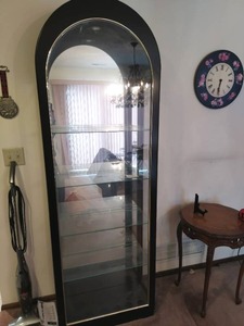 lot 31 image: Lighted Glass Curio Cabinet