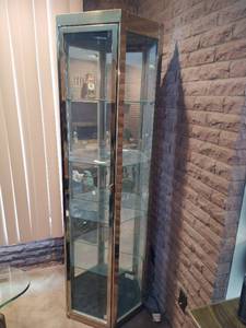 lot 32 image: Lighted Glass Curio Cabinet