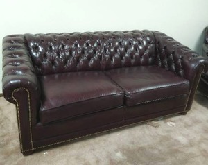 lot 3 image: Chesterfield Style Couch