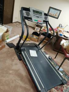 lot 33 image: NordicTrack C 2000 Treadmill