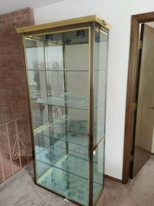 lot 34 image: Lighted Glass Hutch