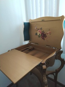 lot 35 image: Vintage Stationary Desk
