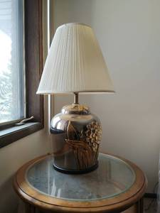 lot 40 image: Floral Table Lamp
