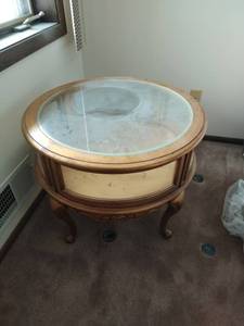 lot 39 image: Display Space End table