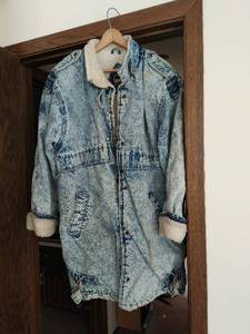 lot 52 image: Gallery Denim Jean Jacket