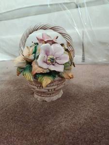 lot 65 image: Capodimonte Flower Basket Figurine